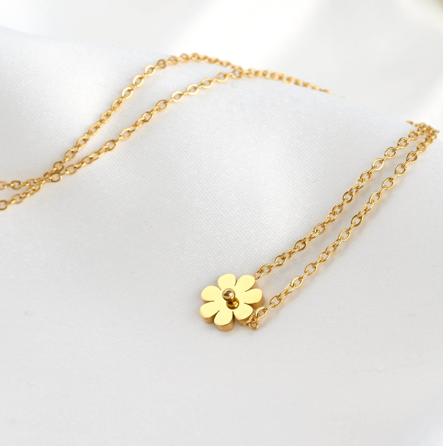 18k Gold Flower Necklace - Minimalist Flower Pendant