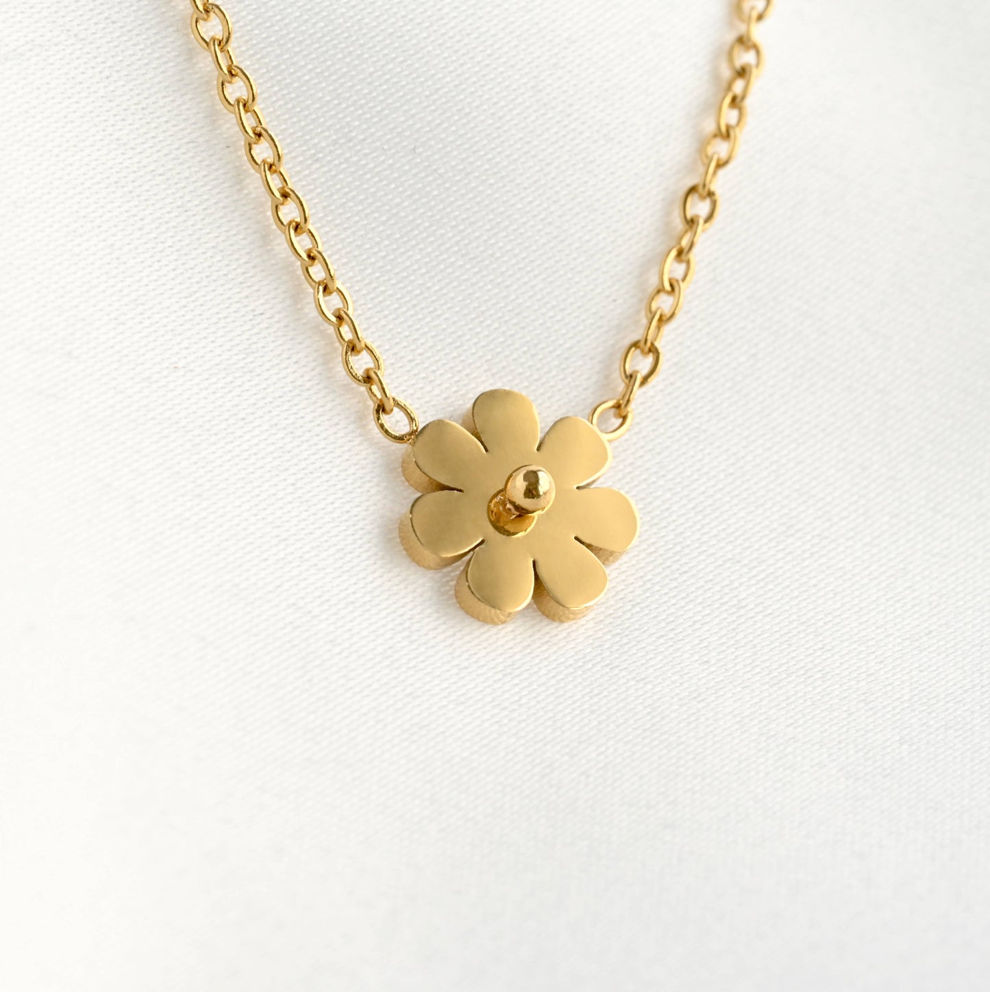 18k Gold Flower Necklace - Minimalist Flower Pendant