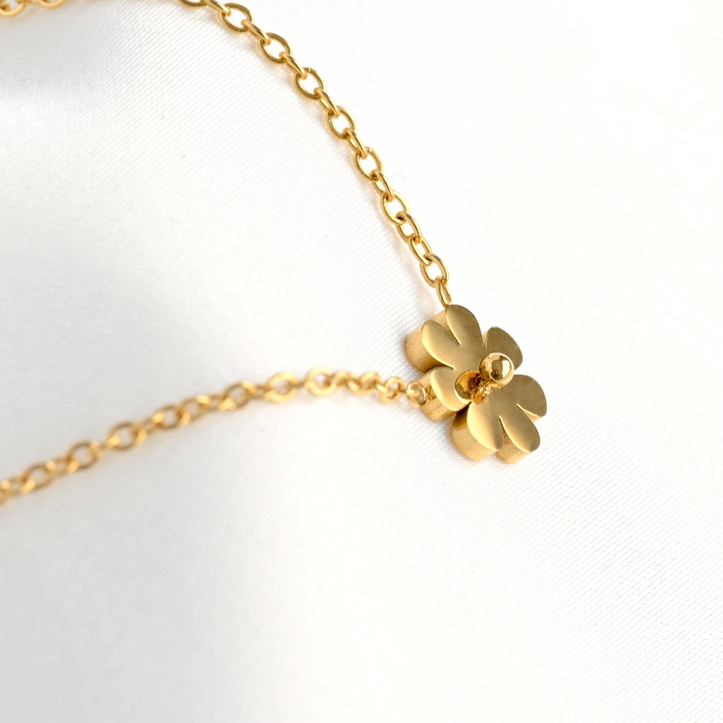 18k Gold Flower Necklace - Minimalist Flower Pendant