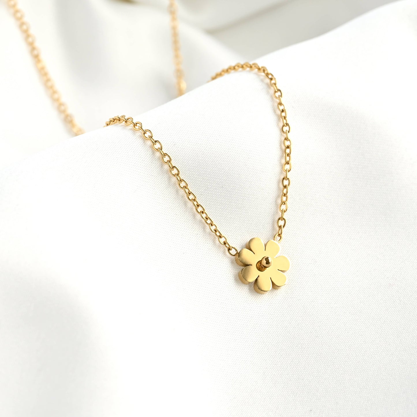 18k Gold Flower Necklace - Minimalist Flower Pendant
